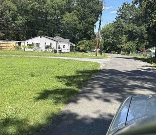 Exterior Neighborhood (street photo)