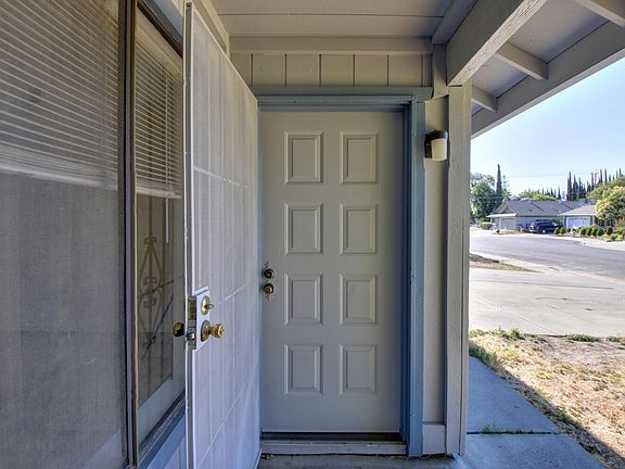 3rd image of 1389 Eaglerock Pl