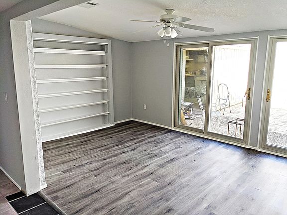4th image of 984 N Caribe Ave