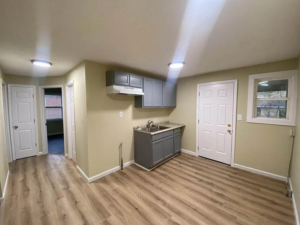 2 bed, 726 sqft, $700 — Photo 1