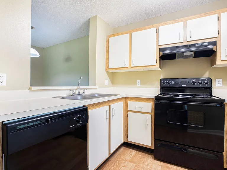 CORAL FALLS APARTMENTS — Photo 47