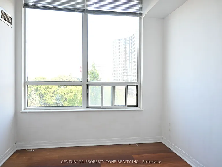1359 Rathburn Rd E #405 — Photo 20