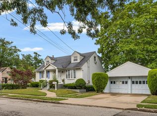 33 N Montgomery Street, Valley Stream, NY 11580