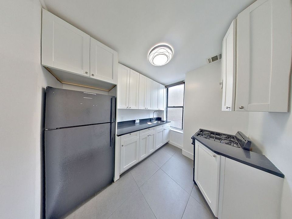 2nd image of 696 Willoughby Ave APT 8