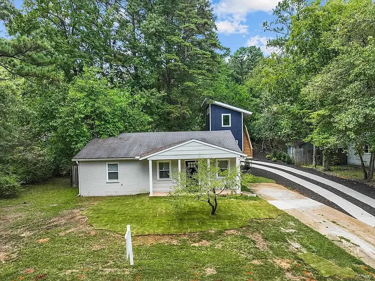 2504 Evers Dr — Photo 3