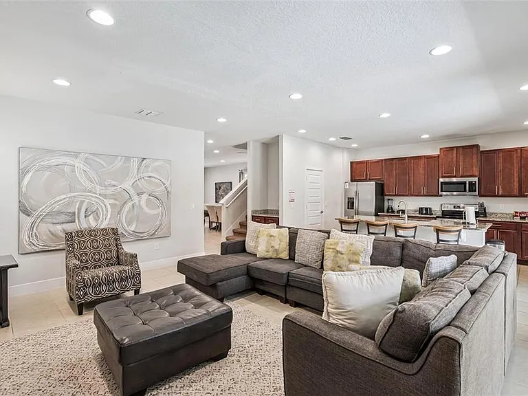 310 Pendant Ct — Photo 3