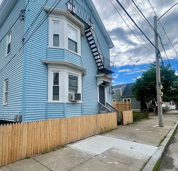 8 Andem St #3 — Photo 1