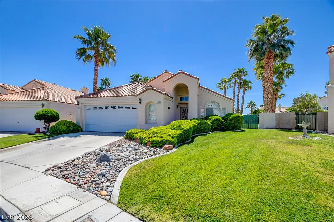 3 bed, 2.0 bath, 1632 sqft, $2,995 — Photo 2