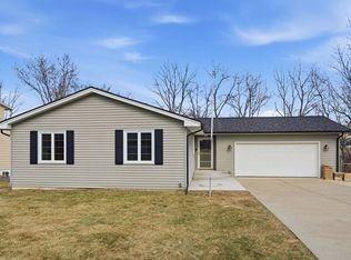 3895 Tanglefoot Ct, Bettendorf, IA 52722