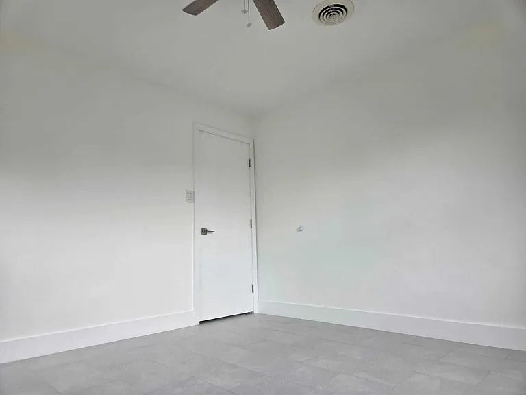 813 S 6th St — Photo 13