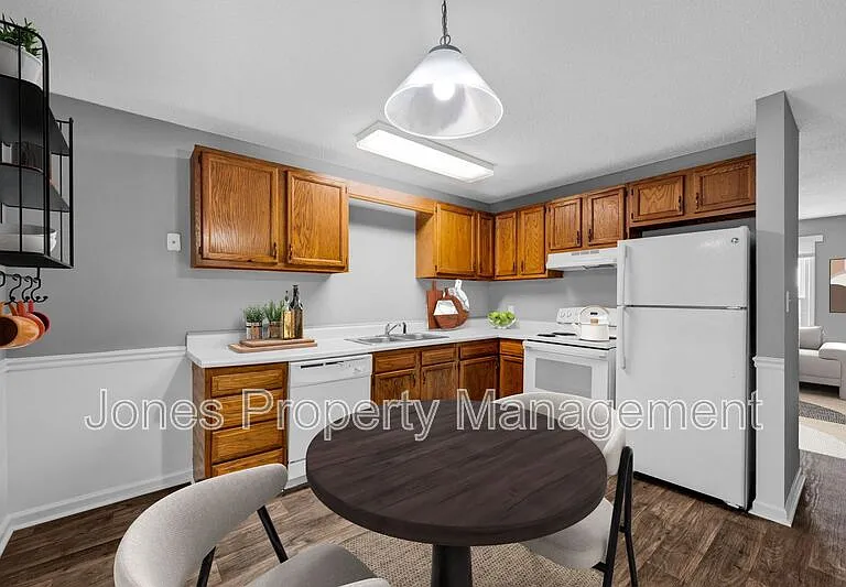 2744 White Oak Ln — Photo 12