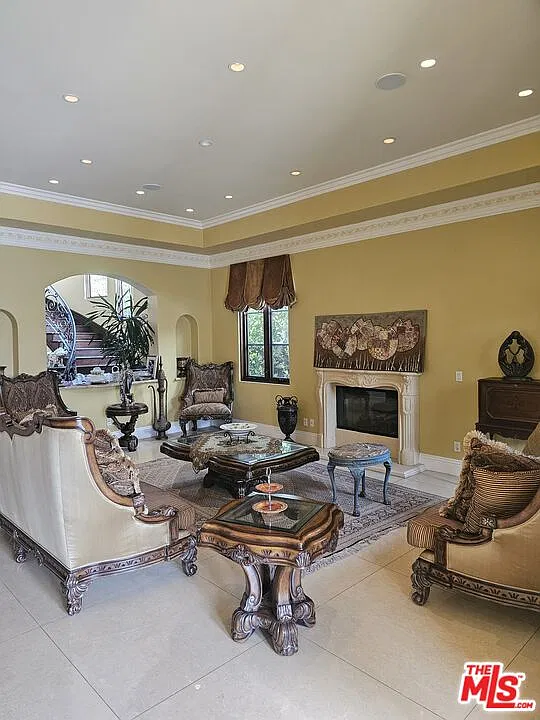 4 bed, 7.0 bath, 4542 sqft, $30,000 — Photo 3