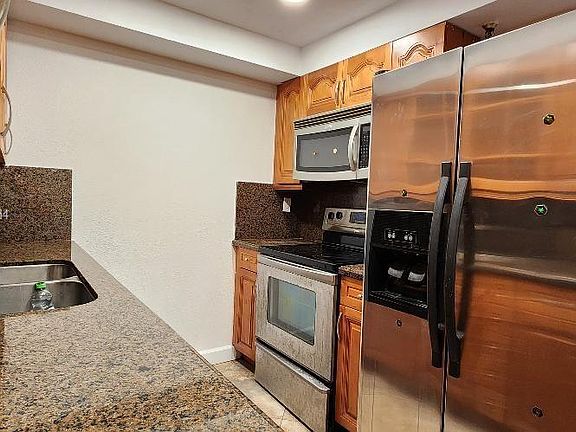 4th image of 1621 Collins Ave APT 404