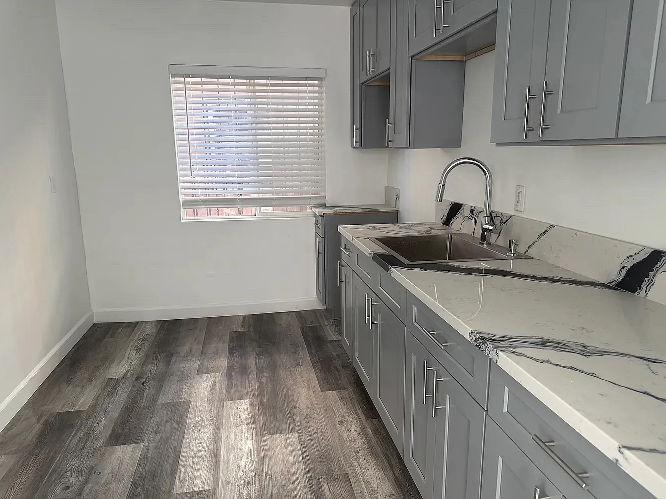 2 bed, 800 sqft, $2,500 — Photo 3