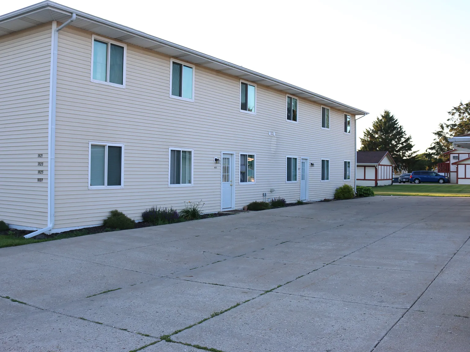 3 bed, 1150 sqft, $1,450 — Photo 1