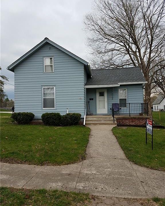 1st image of 221 Metcalf St