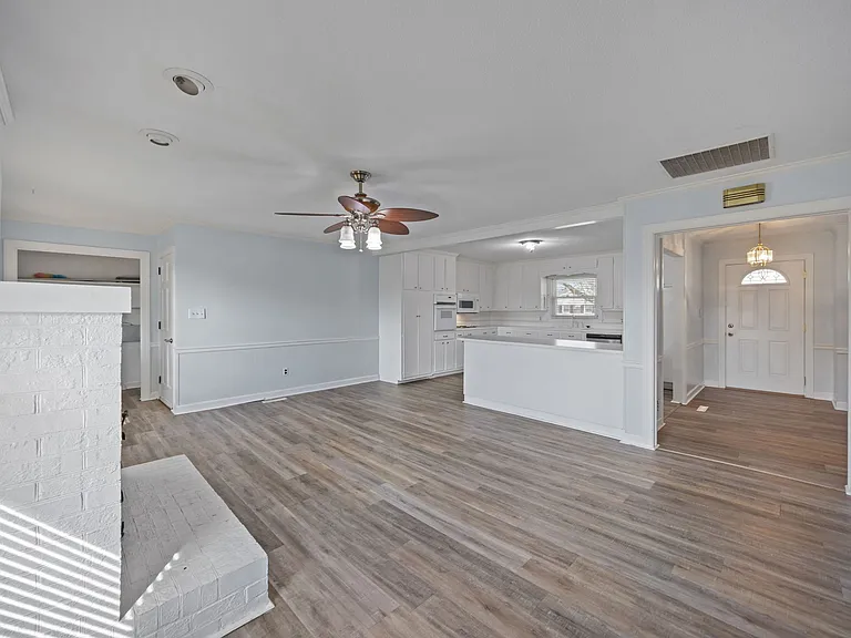4130 Terrace Dr — Photo 11