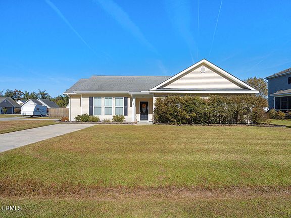 2nd image of 40 Wintergreen Drive