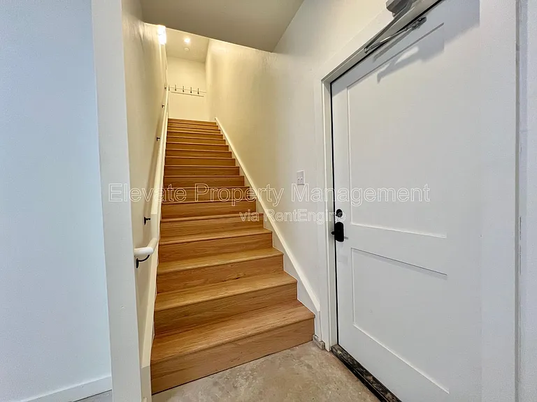 216 E Hurd St #250 — Photo 6