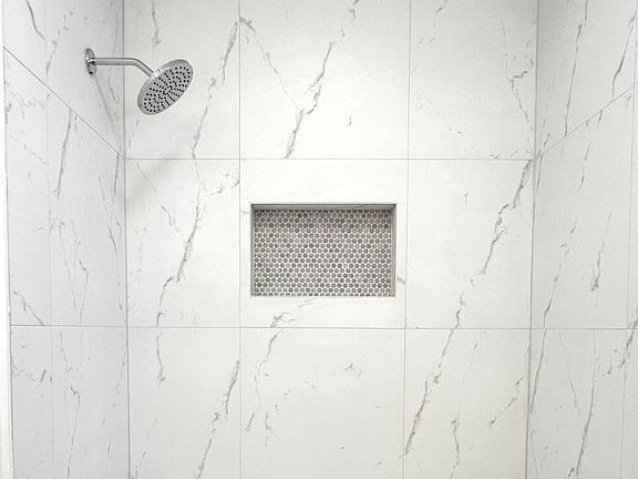 5th image of 5418 N Artesian Ave #2