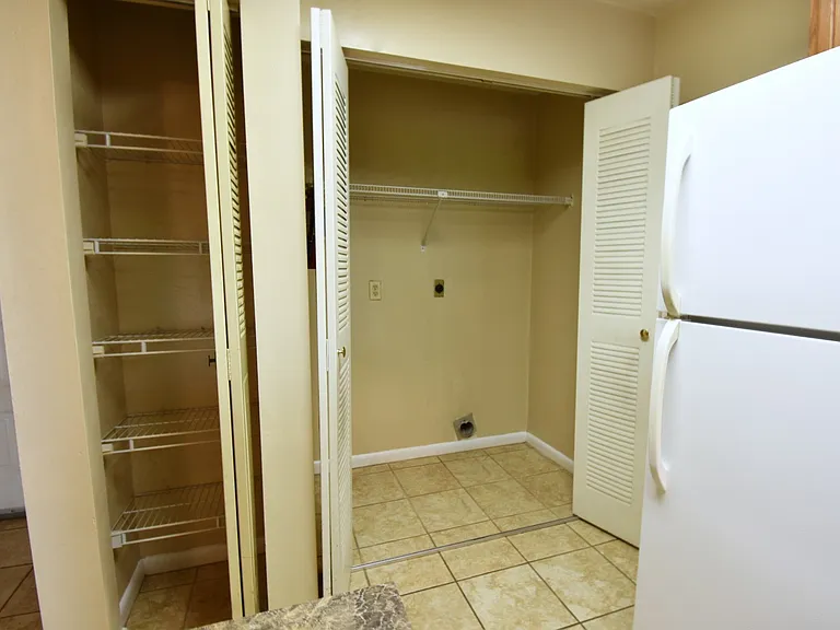2635 SW 35th Pl — Photo 7