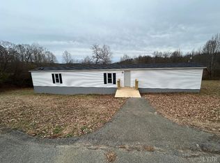 5334 Smith Mountain Lake Pkwy, Huddleston, VA 24104