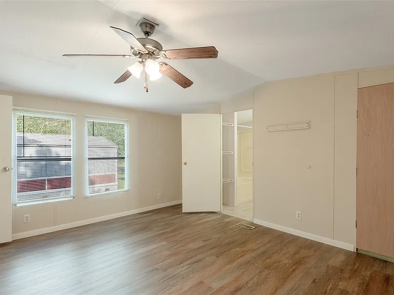1961 Quality Blvd #12 — Photo 12