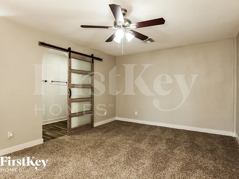 8038 W Windrose Dr — Photo 7