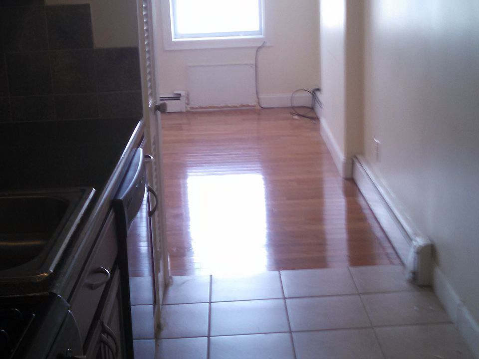 2nd image of 415 37th St APT 3D