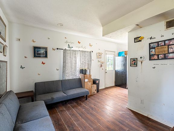 4th image of 501 W Main St