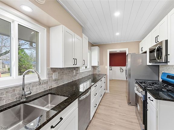 3rd image of 7070 Dogwood Ln