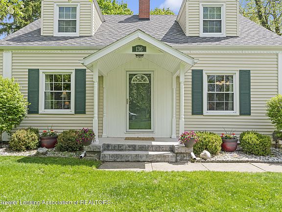 5th image of 136 Maplewood Dr