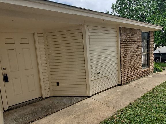 2nd image of 2418 Skyline Dr