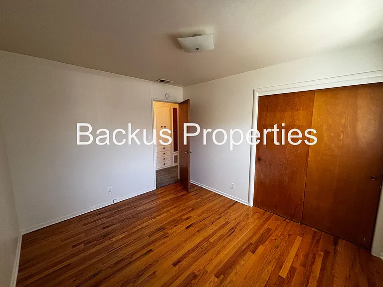 790 Fairfax Dr — Photo 15