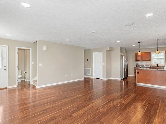 5th image of 135 Alexa Ln
