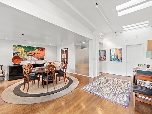 4th image of 117 W 17th St