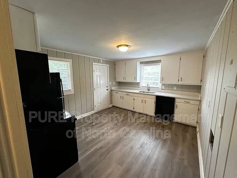 110 Mendota Ave — Photo 1