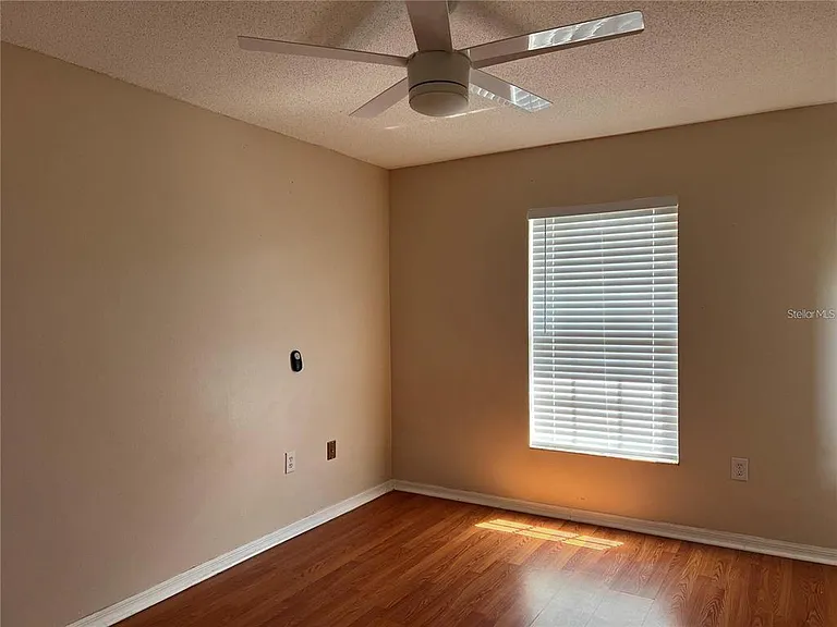 3900 Oak Pointe Blvd — Photo 8
