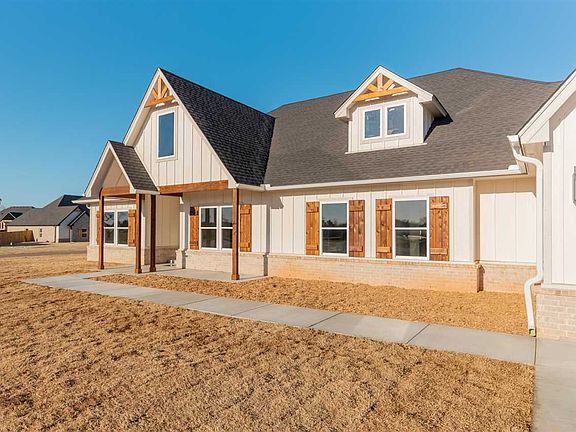 3rd image of 202 Stonebriar Ct