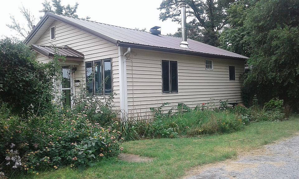 1st image of 821 N Watkins Ave