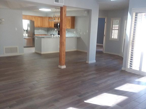 2nd image of 10450 N 87th Pl