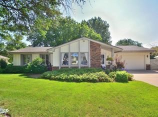 W223N2646 Springwood Ln, Waukesha, WI 53186