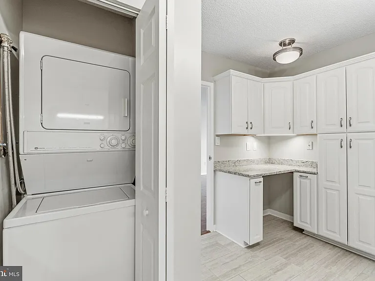 400 Madison St #310 — Photo 17