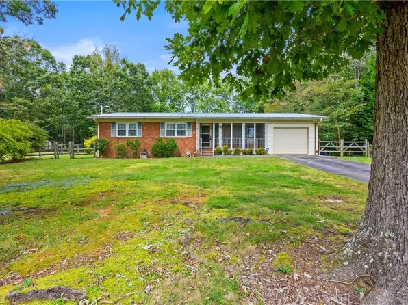 5202 Windemere Cir, Trinity, NC 27370