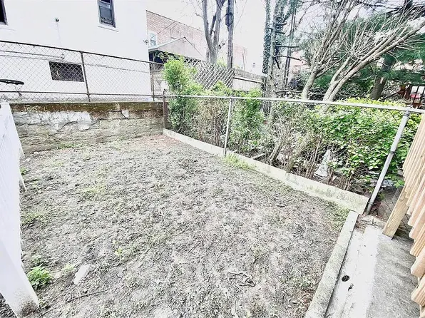 2319 Steinway St APT 2, Astoria, NY 11105