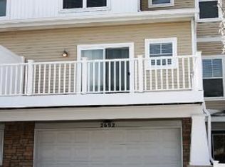 2692 New Century Pl E, Maplewood, MN 55119