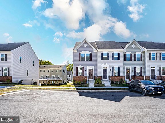 3rd image of 529 River Crest Way