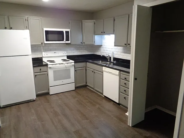 3815 Restwood Rd #2 — Photo 2