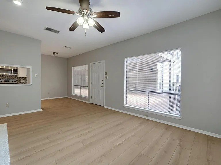 908 Poplar St #103 — Photo 10