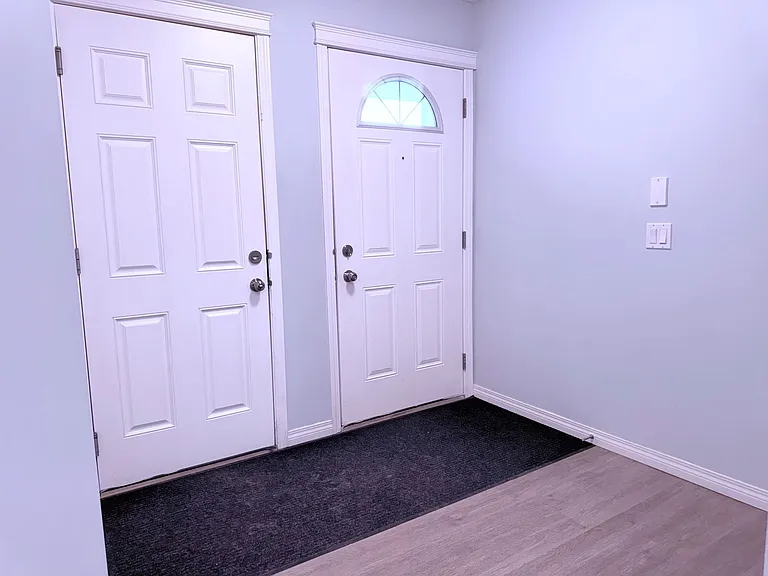 960 Taradale Dr NE — Photo 2